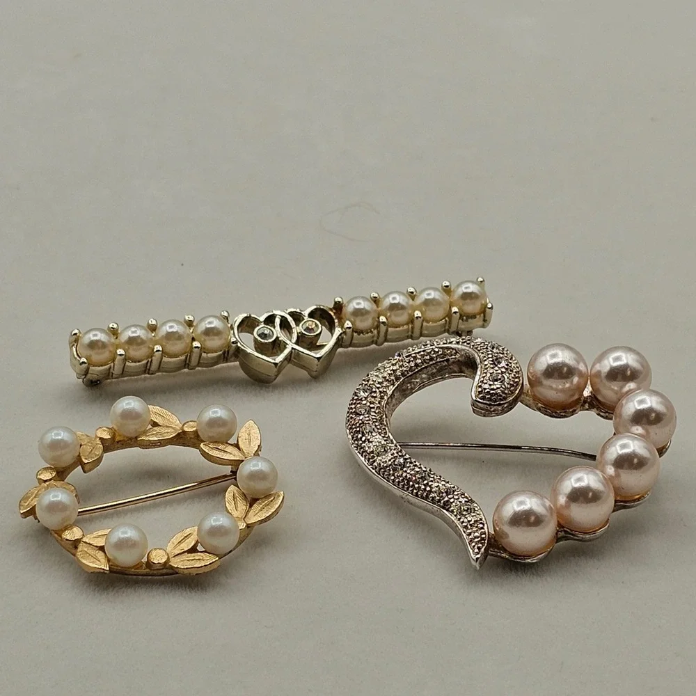 Vintage Brooch Pin Lot 3pc‎ Gold Silver Tone Faux Pearl Heart Wreath Rhinestone